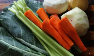 Ile kcal ma zupa jarzynowa z ziemniakami? Sprawdź kaloryczność!
