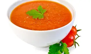 Ile kalorii ma zupa pomidorowa z ryżem? Zaskakujące wartości kaloryczne