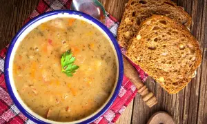 Ile kalorii ma zupa grochowa? Zaskakujące fakty o jej kaloryczności