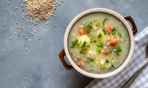 Jakie przyprawy do zupy krupnik, aby uzyskać wyjątkowy smak?